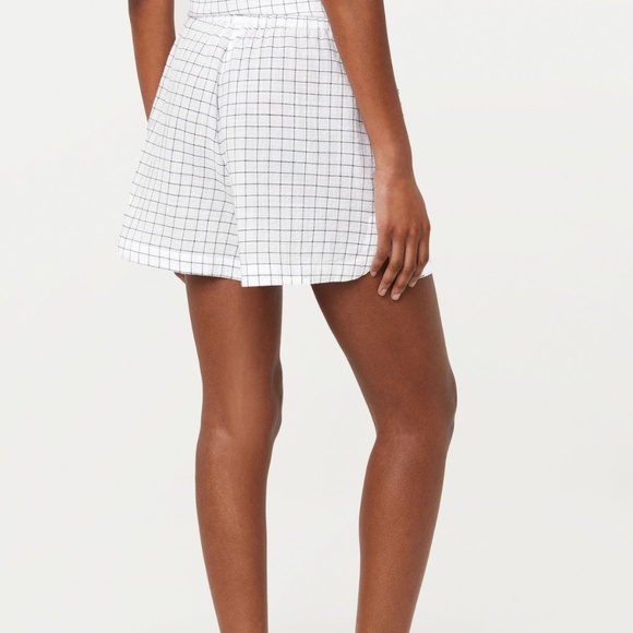 NWT Frank & Oak // The Annie Seersucker Shorts in White and Black Check - Picture 3 of 4